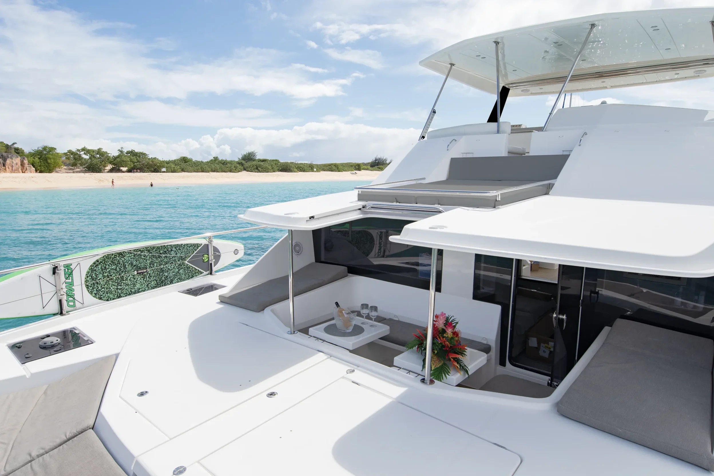 Many covered lounges